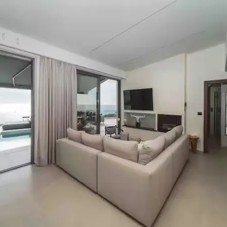 Wave Grand Infinity Villa Kuit - Luxury Retreat With Stunning Sea Views Villa *